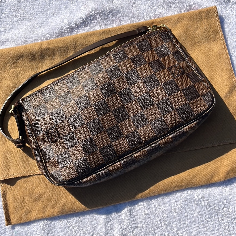 Louis Vuitton Pouchette Accessories DE